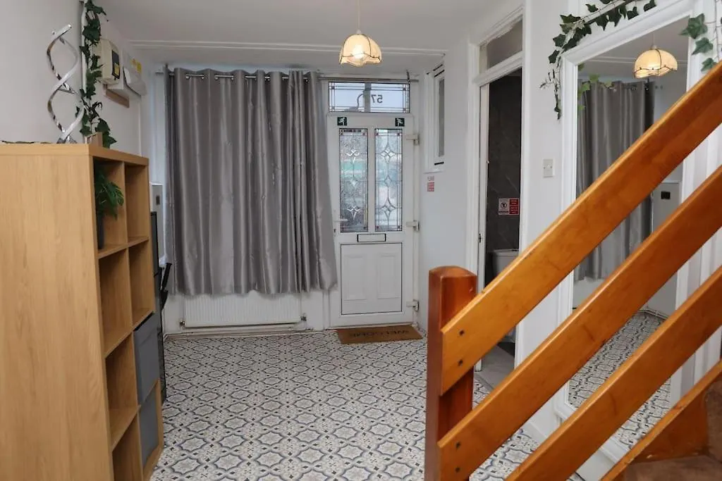 Holiday home The Entire 4 Bedroom House Near Victoria Park And In Bow London E3 United Kingdom
