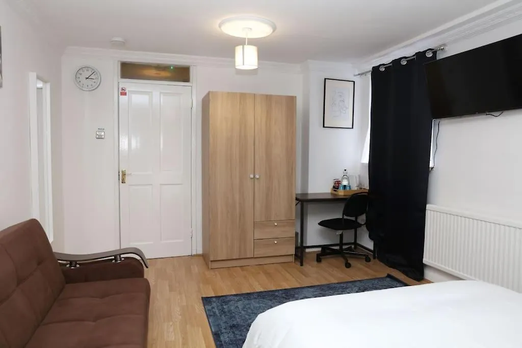 The Entire 4 Bedroom House Near Victoria Park And In Bow London E3