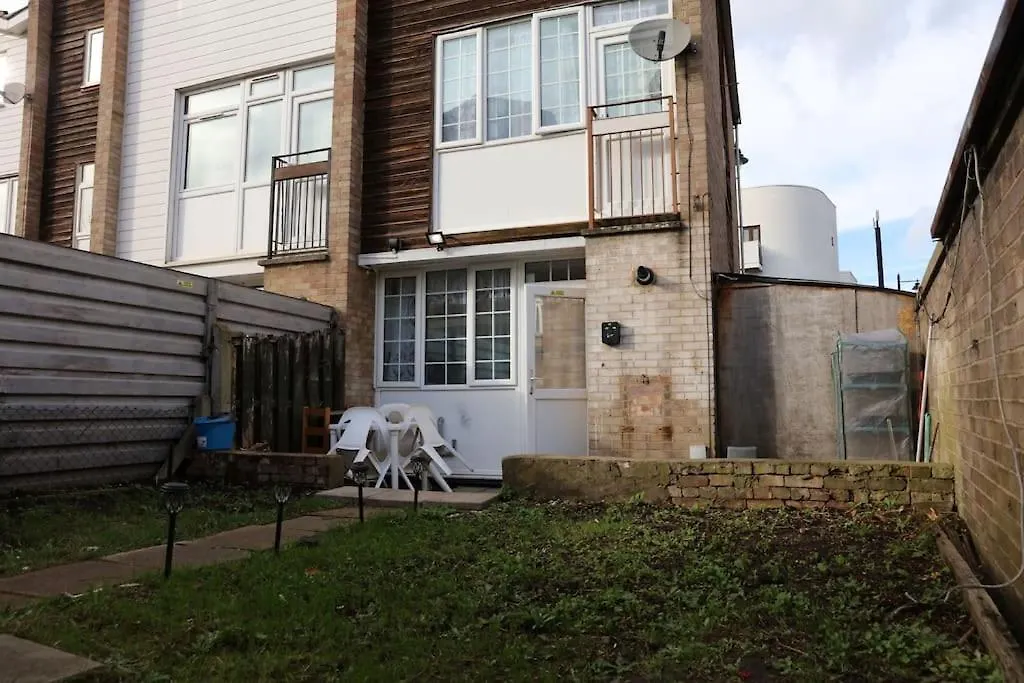 The Entire 4 Bedroom House Near Victoria Park And In Bow London E3 United Kingdom