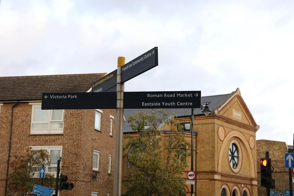 The Entire 4 Bedroom House Near Victoria Park And In Bow London E3