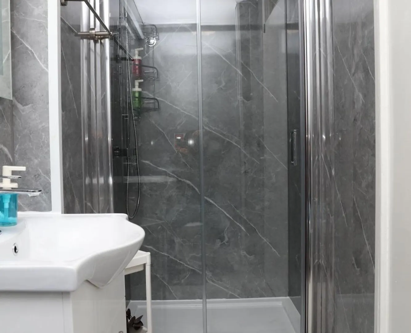 Holiday home The Entire 4 Bedroom House Near Victoria Park And In Bow London E3 United Kingdom