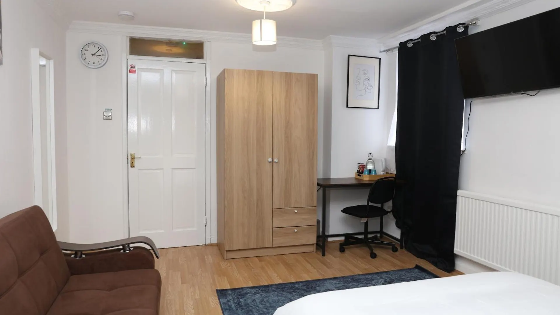 Holiday home The Entire 4 Bedroom House Near Victoria Park And In Bow London E3