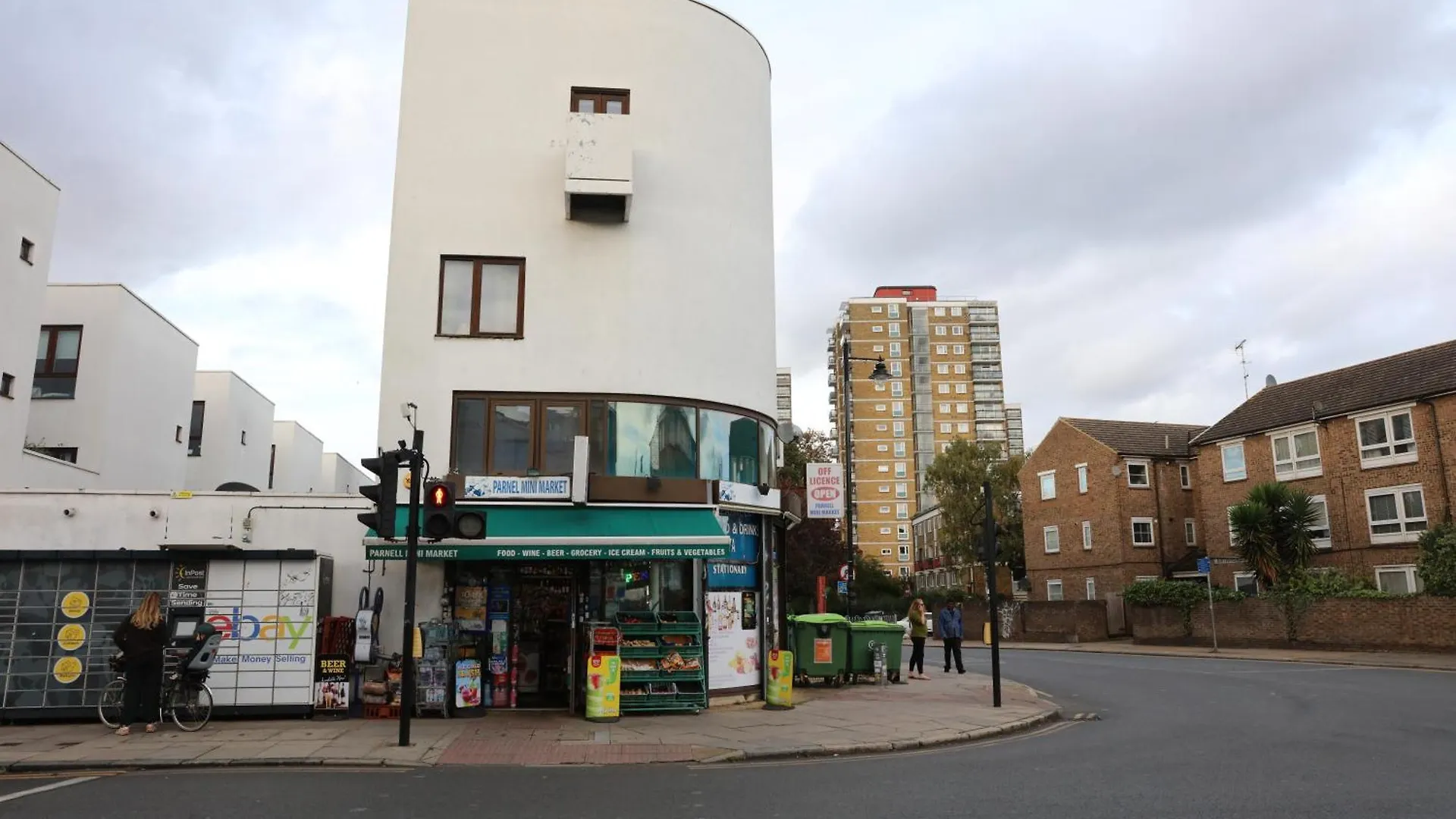 Holiday home The Entire 4 Bedroom House Near Victoria Park And In Bow London E3