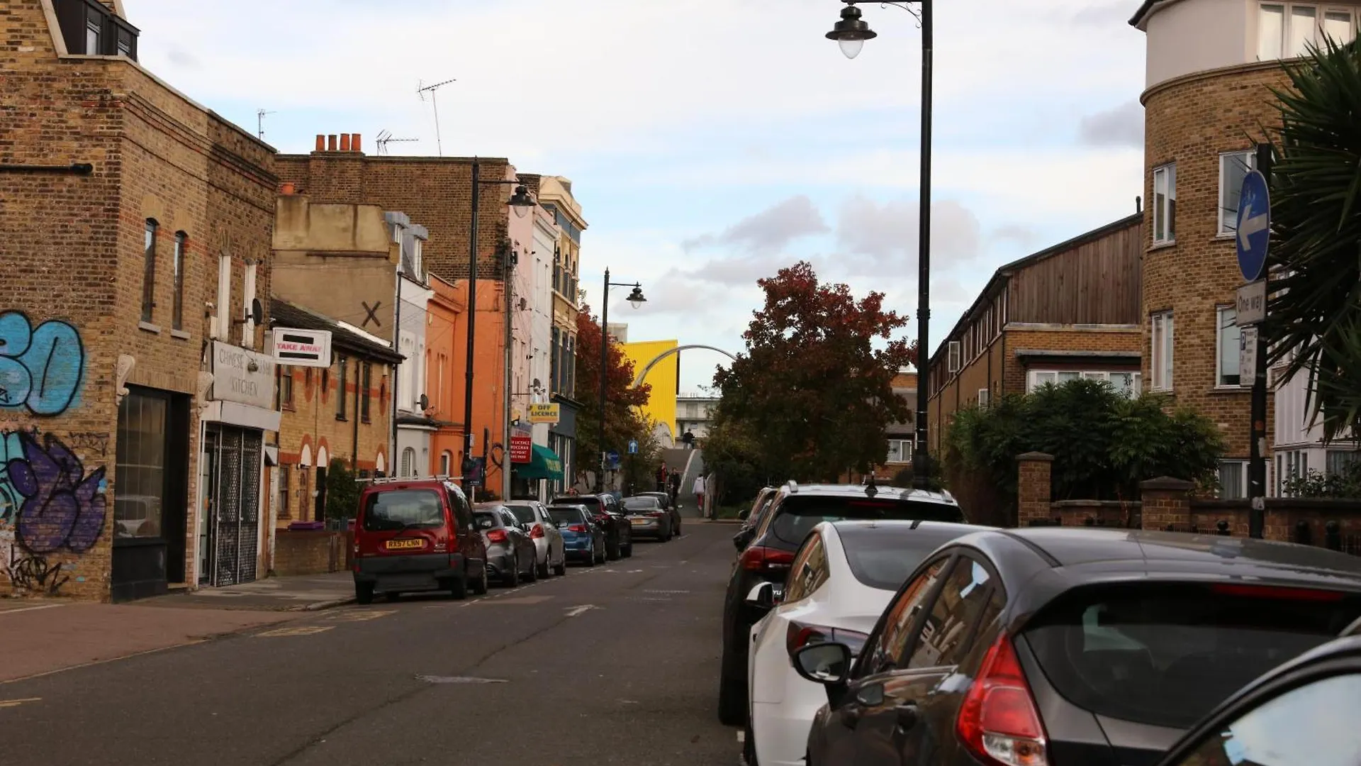The Entire 4 Bedroom House Near Victoria Park And In Bow London E3 0*,